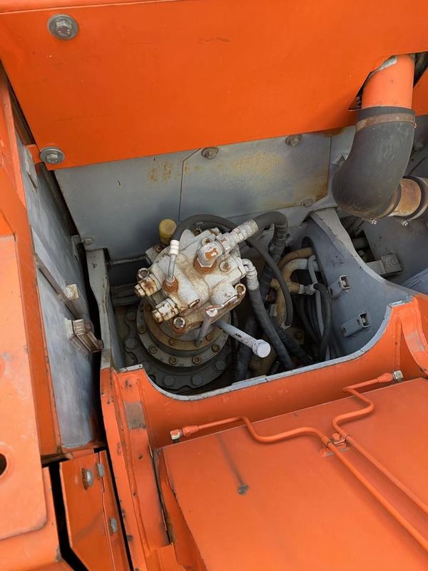 ฮิตาชิในคลัง 90% ใช้ HITACHI ZX135us excavator, HITACHI ZX135us ZX120-6 ZX240-3g ด้วยราคาถูก สําหรับขายในเซี่ยงไฮ้