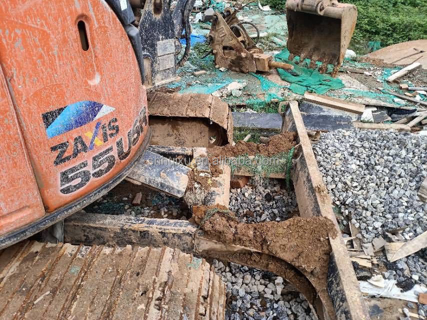 ฮิตาชิในสต๊อก ฮิตาชิ EX55 มินิ excavator สําหรับขายมือสอง ฮิตาชิ mini digger EX55 ในสภาพดี