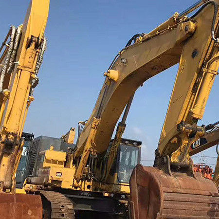 เครื่องขุดที่ใช้ Komatsu PC850 เครื่องขุดเปลี่ยนหินแขนบดหมาก Komatsu Excavator