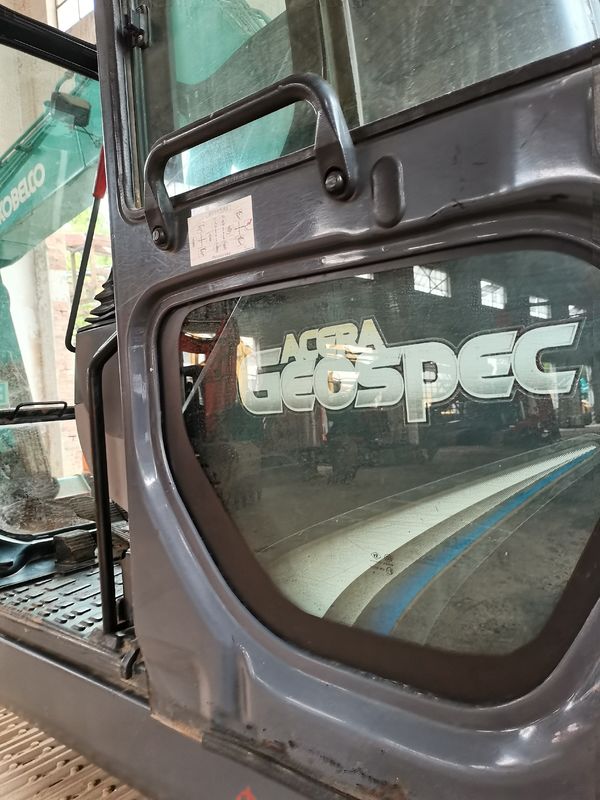 ภาพถ่ายจริง 90% ของใหม่ ของแท้ญี่ปุ่น ใช้ KOBELCO SK 75 เครื่องขุดสําหรับขาย