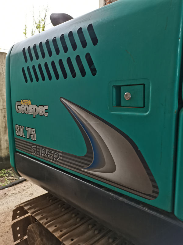 Kobelco SK200 เครื่องขุดขนาดเล็กมือสอง Kobelco SK75 คุณภาพดี ราคาถูก มือสอง เครื่องขุดไฮดรอลิก