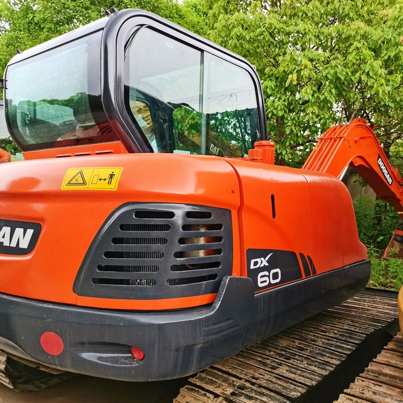 เครื่องขุดเล็กมือสองเดิม เครื่องขุดเล็ก Doosan DX 60 เครื่องขุดเล็กมือสอง