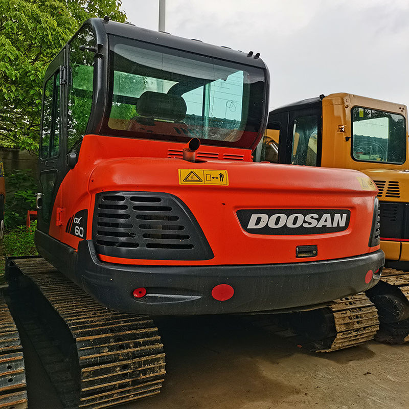 เครื่องขุดเล็กมือสองเดิม เครื่องขุดเล็ก Doosan DX 60 เครื่องขุดเล็กมือสอง