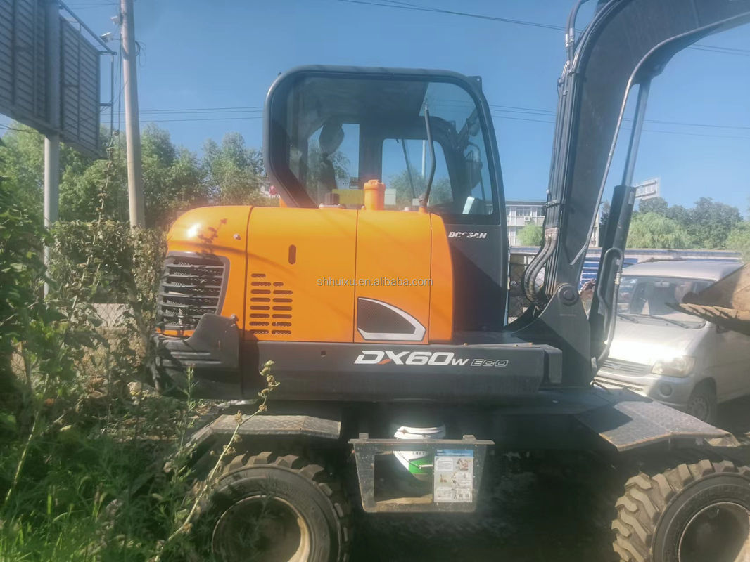 เครื่องขุดเล็กมือสองเดิม เครื่องขุดเล็ก Doosan DX 60 เครื่องขุดเล็กมือสอง