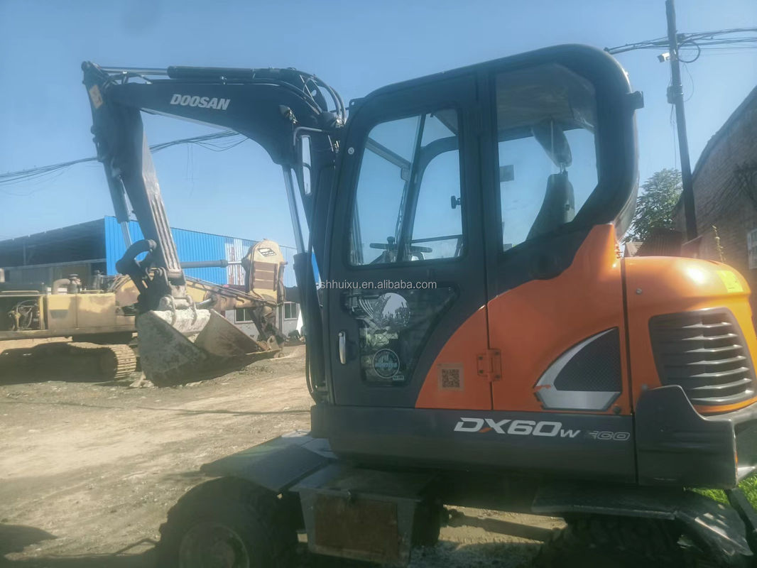 เครื่องขุดเล็กมือสองเดิม เครื่องขุดเล็ก Doosan DX 60 เครื่องขุดเล็กมือสอง
