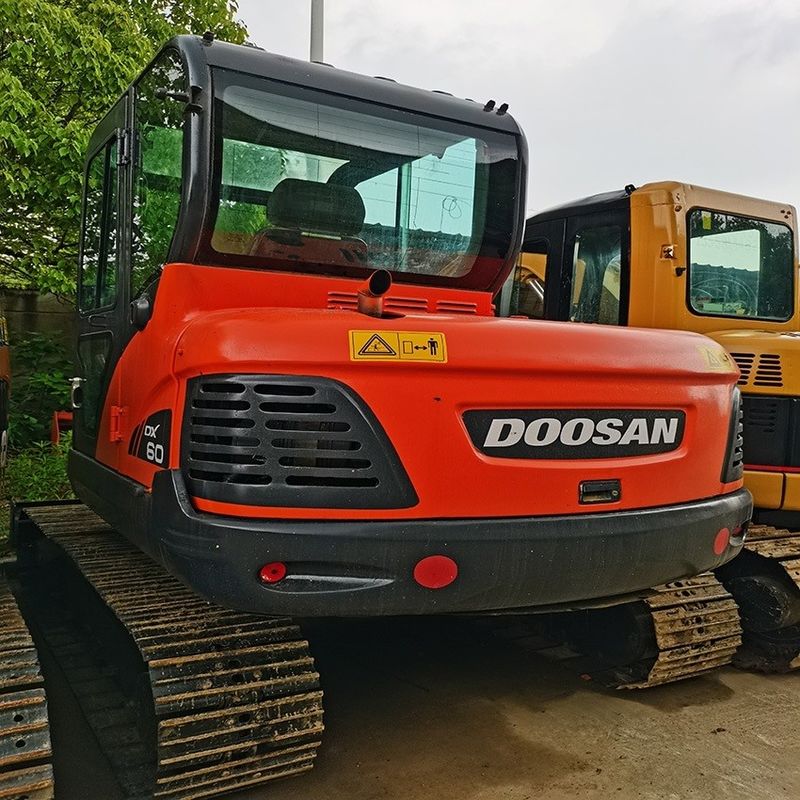 Doosan ขายร้อน ขายดี เครื่องขุดมือสอง Doosan DX60W เครื่องขุดล้อ