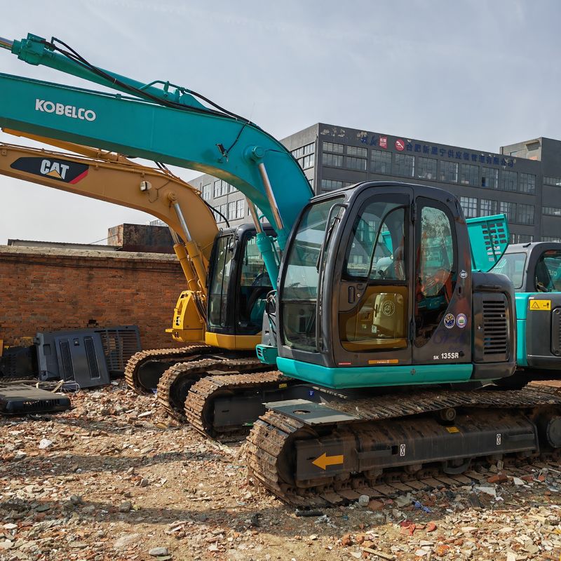 เวลาทํางานต่ํา เครื่องขุดเกาะมือสอง kobelco 135 / สีเดิม kobelco 135 ใช้ขาย