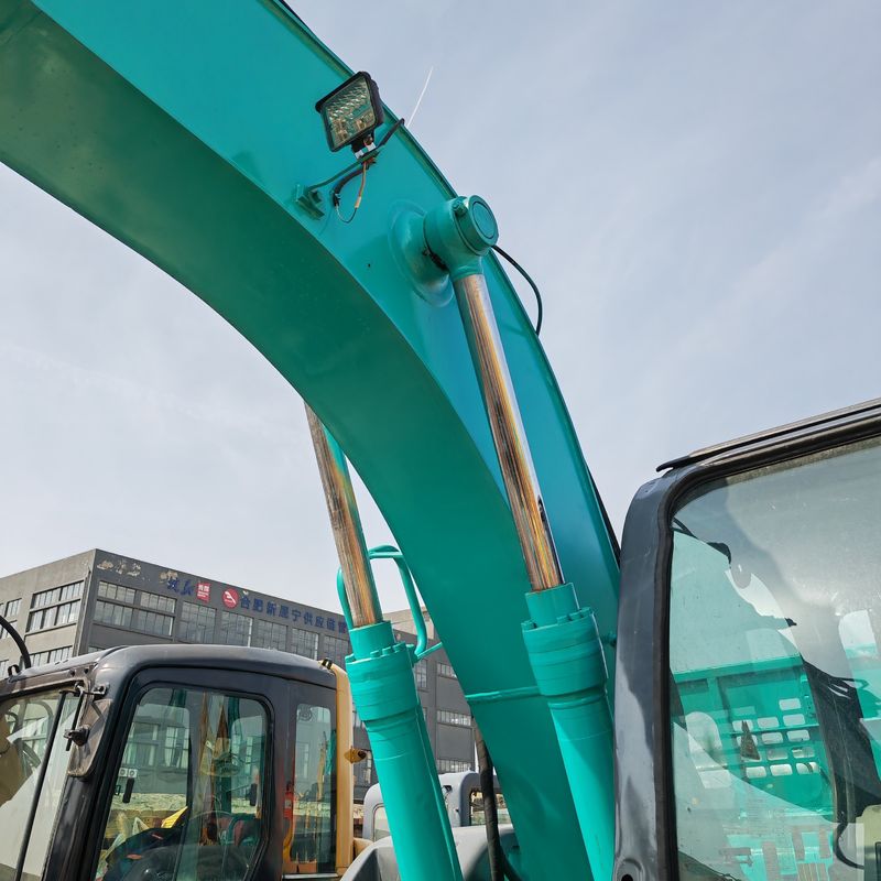 เวลาทํางานต่ํา เครื่องขุดเกาะมือสอง kobelco 135 / สีเดิม kobelco 135 ใช้ขาย