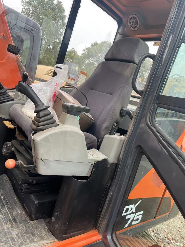 เครื่องขุดขนาดเล็กมือสอง Doosan DX75 เครื่องขุดขนาดเล็ก เครื่องจักรกลมือสอง 6 ตัน เครื่องขุดดินมือเล็ก