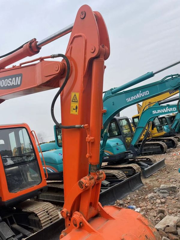 เครื่องจักรกลที่ใช้ Doosan DX75 เครื่องขุดขนาดเล็ก ใช้ยางติดถนน mini excavators excavator มือ