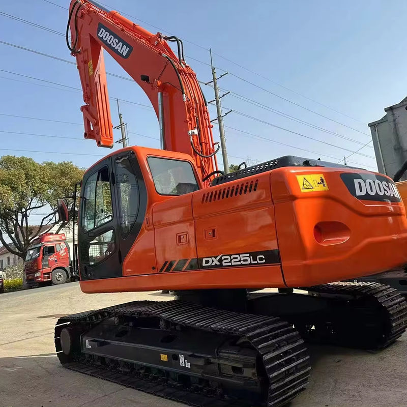 สภาพและสีเดิม เครื่องขุดมือสอง Doosan DX225LC สําหรับขาย