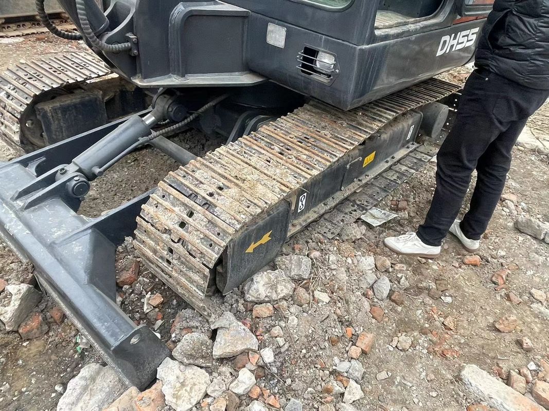 มือสอง Crawler Excavator คุณภาพสูงที่มีราคาถูกใช้ Doosan55 สําหรับขายเครื่องทําถนน