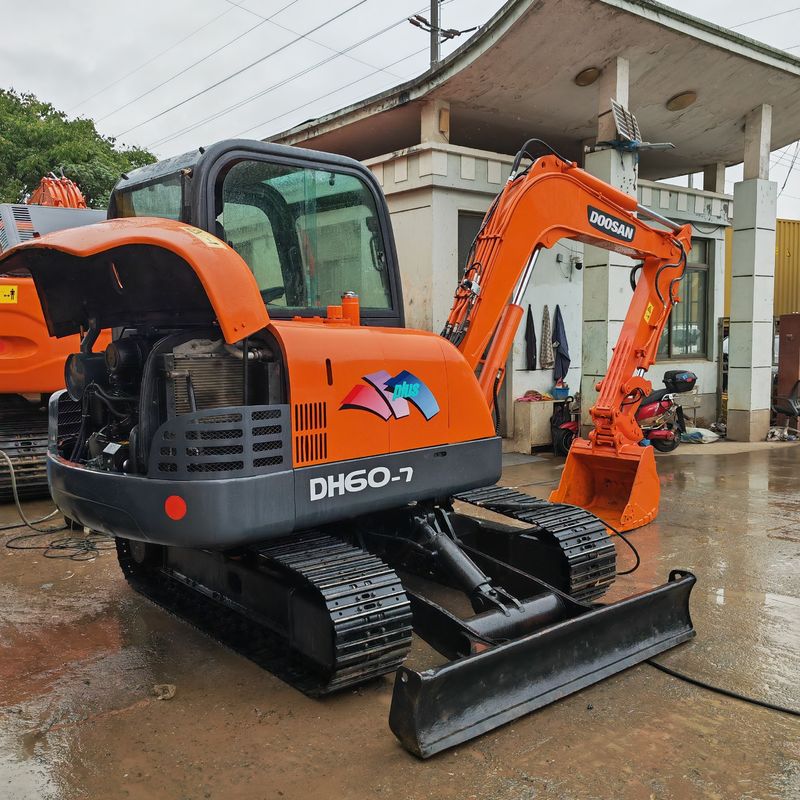 เครื่องขุดพลาใช้ Doosan dh60/มือสอง เครื่องขุดพลาใช้ Doosan dh60 ขาย