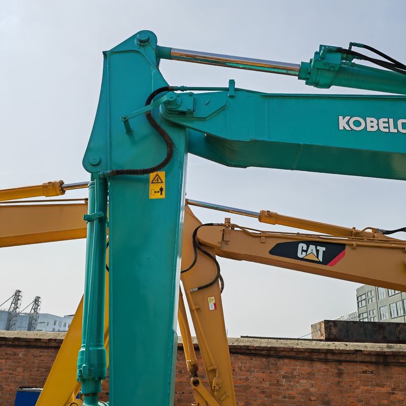 0.7m3 ความจุของถัง 13 ตัน สีฟ้า เครื่องขุดมือสอง Kobelco Sk 135