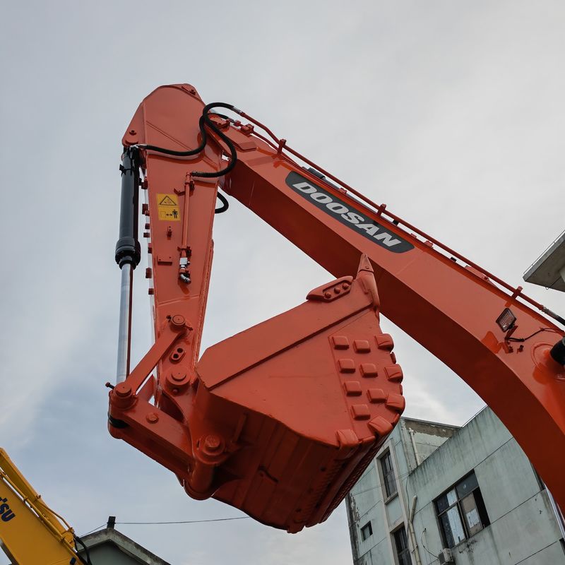 25 ตัน เครื่องขุดเกาะมือสอง doosan dx225 ขาย