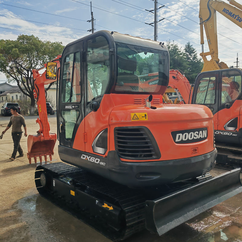 เครื่องขุดขนาดเล็ก 6 ตัน เครื่องขุดขนาดเล็กใช้ Doosan Dx60 6000KG 0.21m3 ความจุถัง