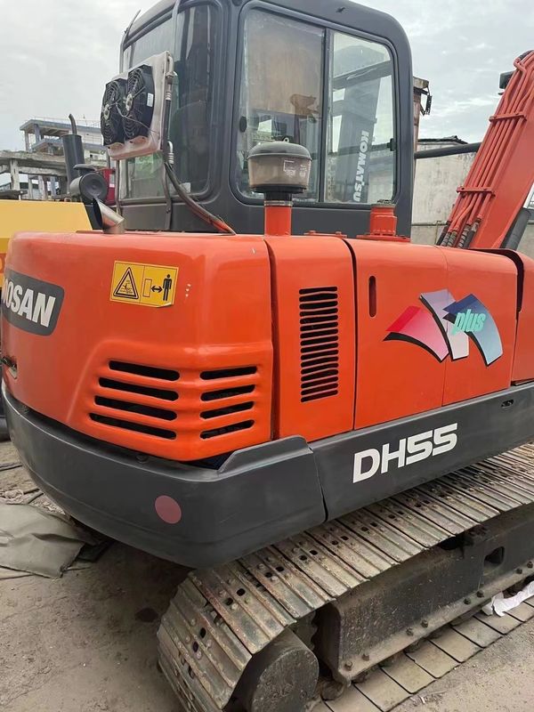 เครื่องขุด Doushan DH55 มือสองเดิมอยู่ในสภาพดี มีความแข็งแรงและรักษาง่าย