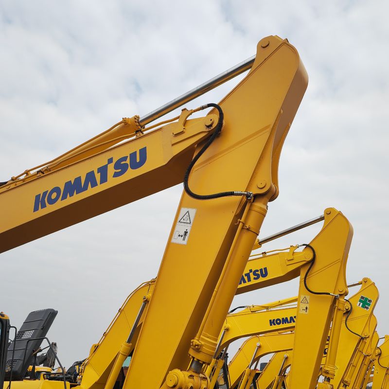สีเดิมใช้ excavator komatsu pc240-8 / เครื่องยนต์แรงสูงใช้ komatsu pc240-8