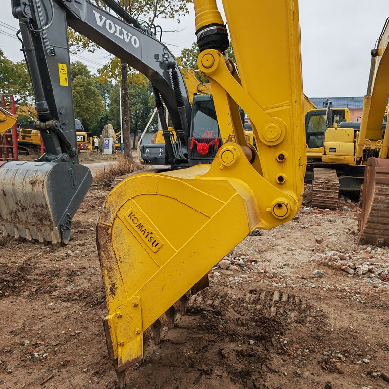 สีเดิมมือสอง เครื่องขุด Komatsu pc240 ขายด้วยราคา Leow