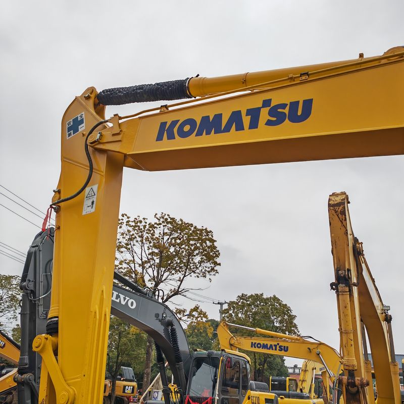 สีเดิมมือสอง เครื่องขุด Komatsu pc240 ขายด้วยราคา Leow