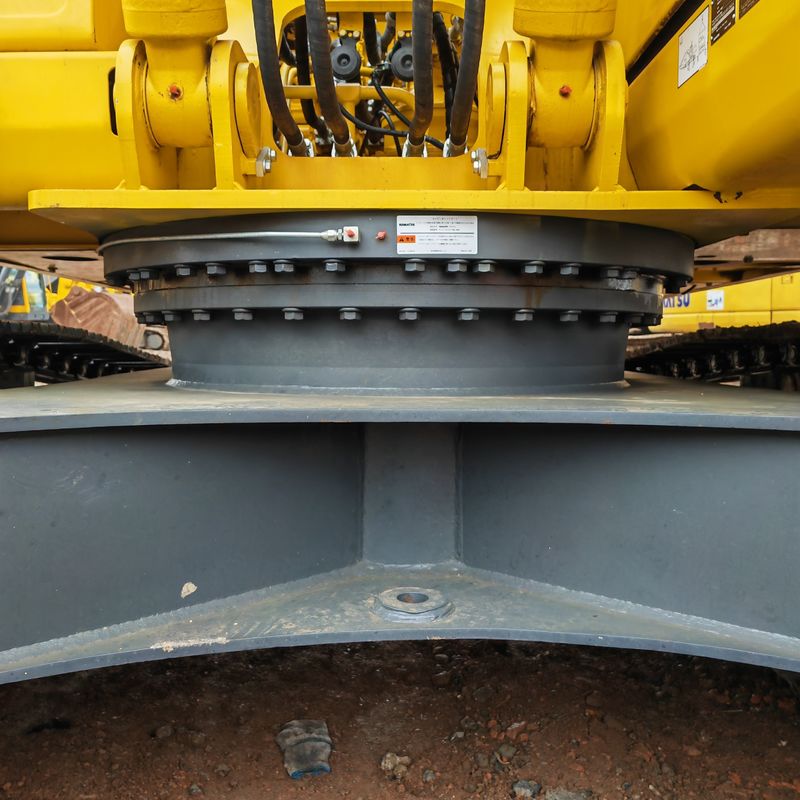 สีเดิมมือสอง เครื่องขุด Komatsu pc240 ขายด้วยราคา Leow