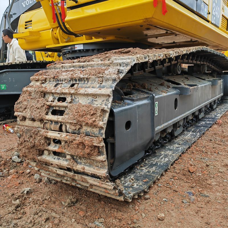 สีเดิมมือสอง เครื่องขุด Komatsu pc240 ขายด้วยราคา Leow