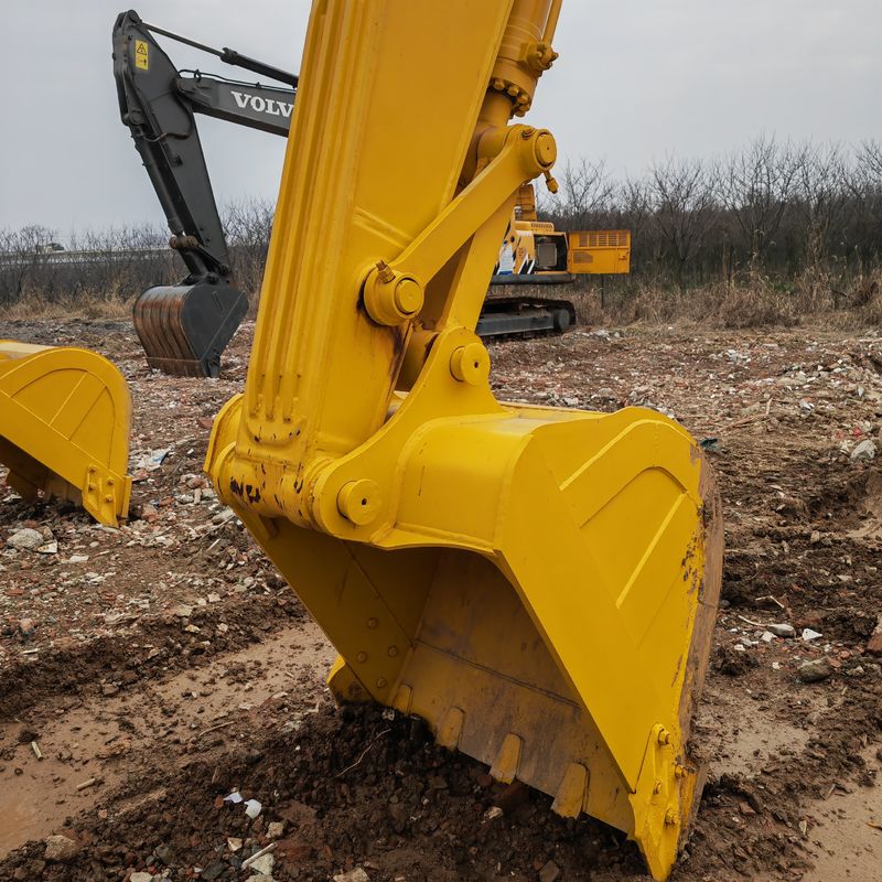 อุปกรณ์ขุดมือสอง พลังการขุดขนาดใหญ่ Komatsu pc 220-8/second มือสอง อุปกรณ์ขุดมือสอง Komatsu pc220-8 ขาย