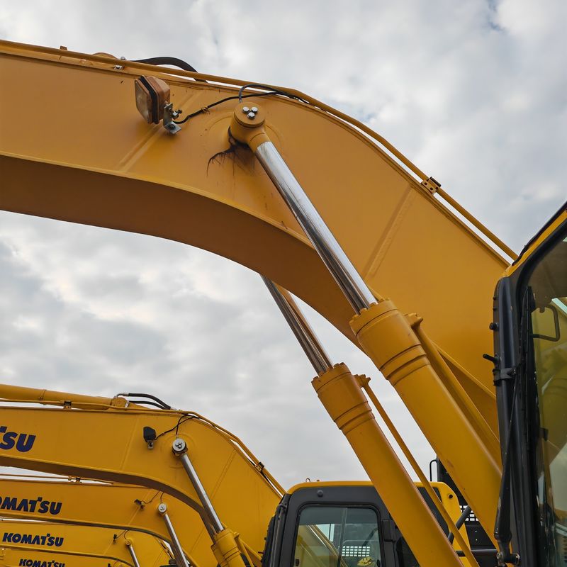 ในสต็อค เครื่องขุดขนาดใหญ่ที่ใช้ KOMATSU PC220-8/NEW ARRIVAL SECOND HAND KOMATSU PC220-8